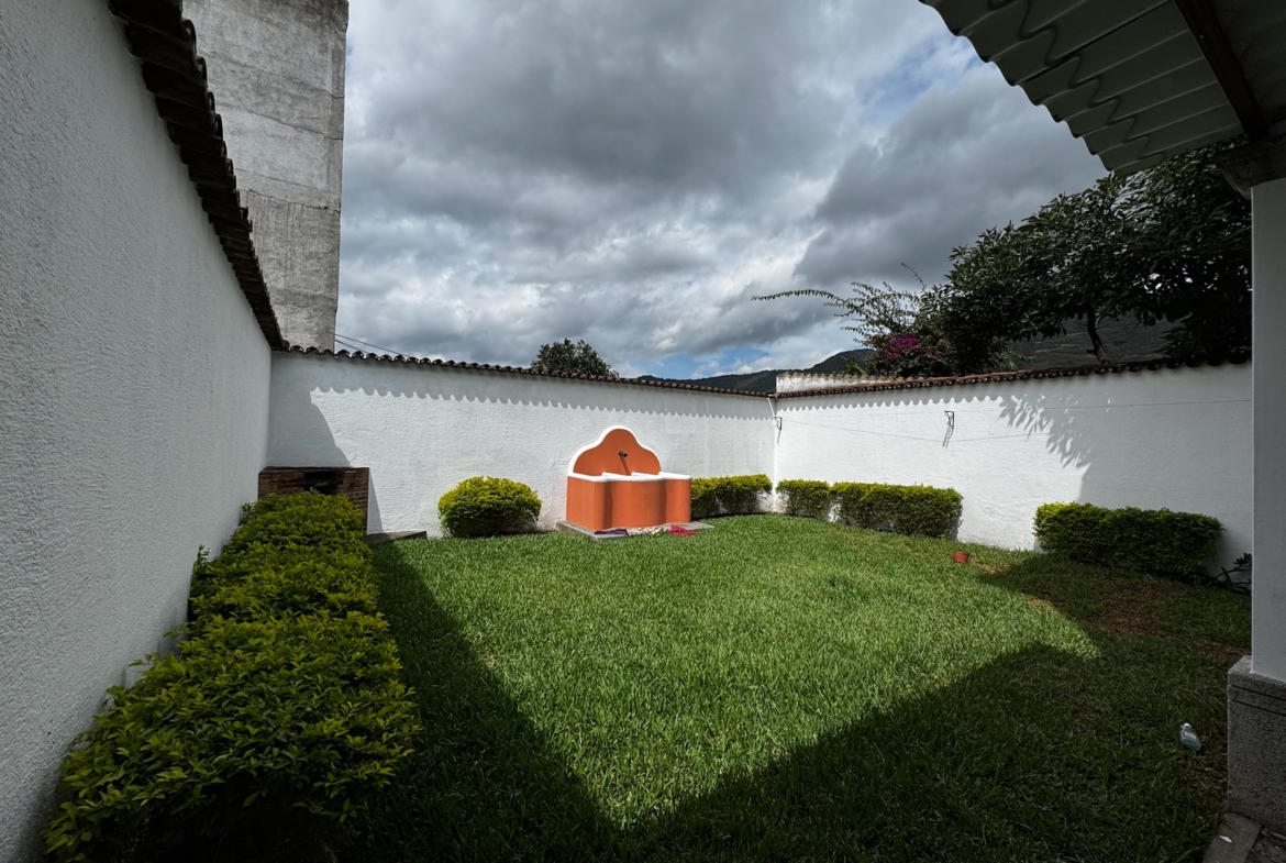 CASA EN ALQUILER EN ANTIGUA GUATEMALA