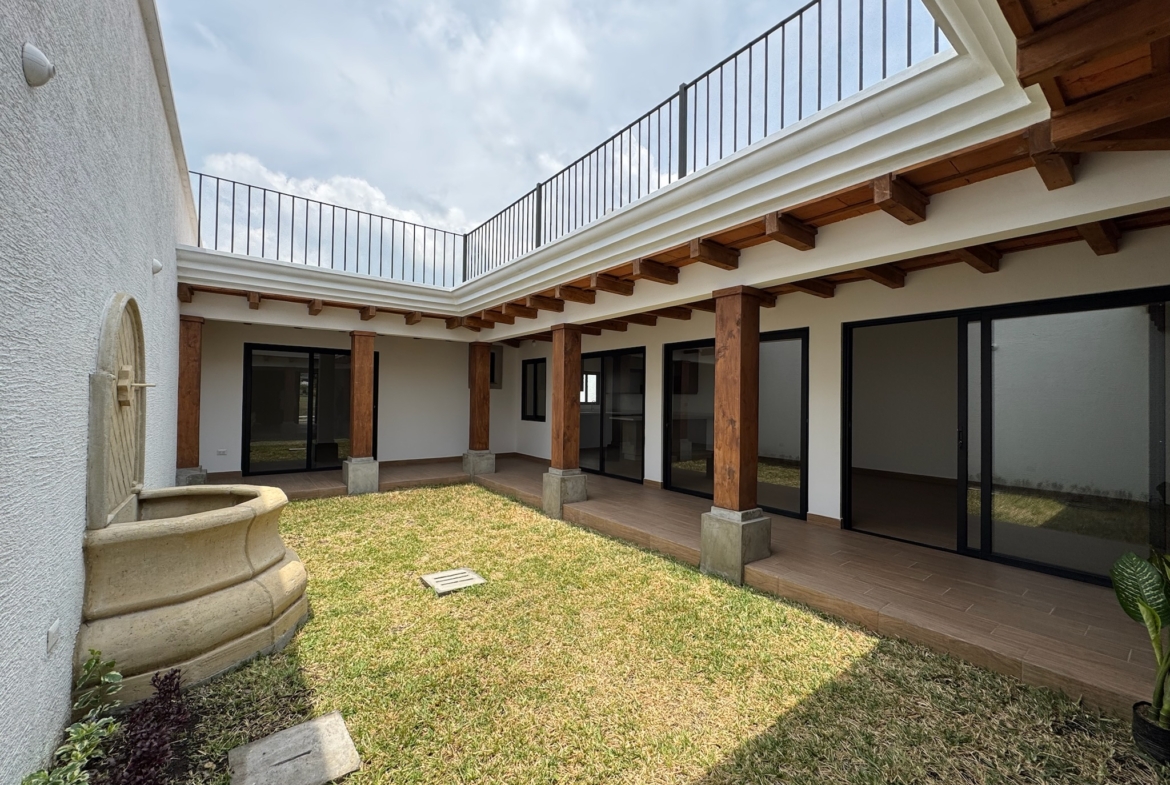 CASA EN VENTA EN ANTIGUA GUATEMALA