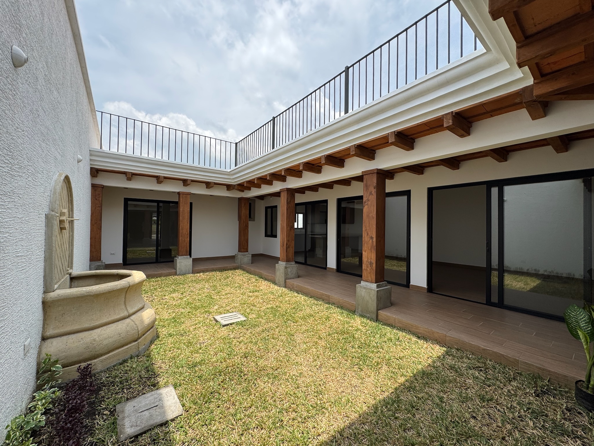 CASA EN VENTA EN ANTIGUA GUATEMALA