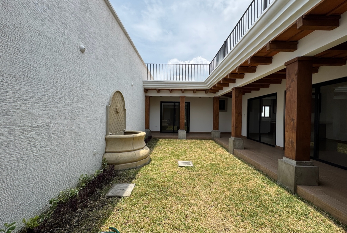 CASA EN VENTA EN ANTIGUA GUATEMALA