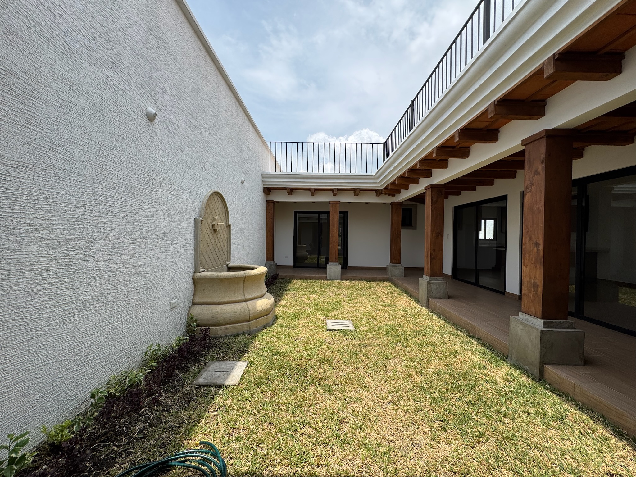 CASA EN VENTA EN ANTIGUA GUATEMALA