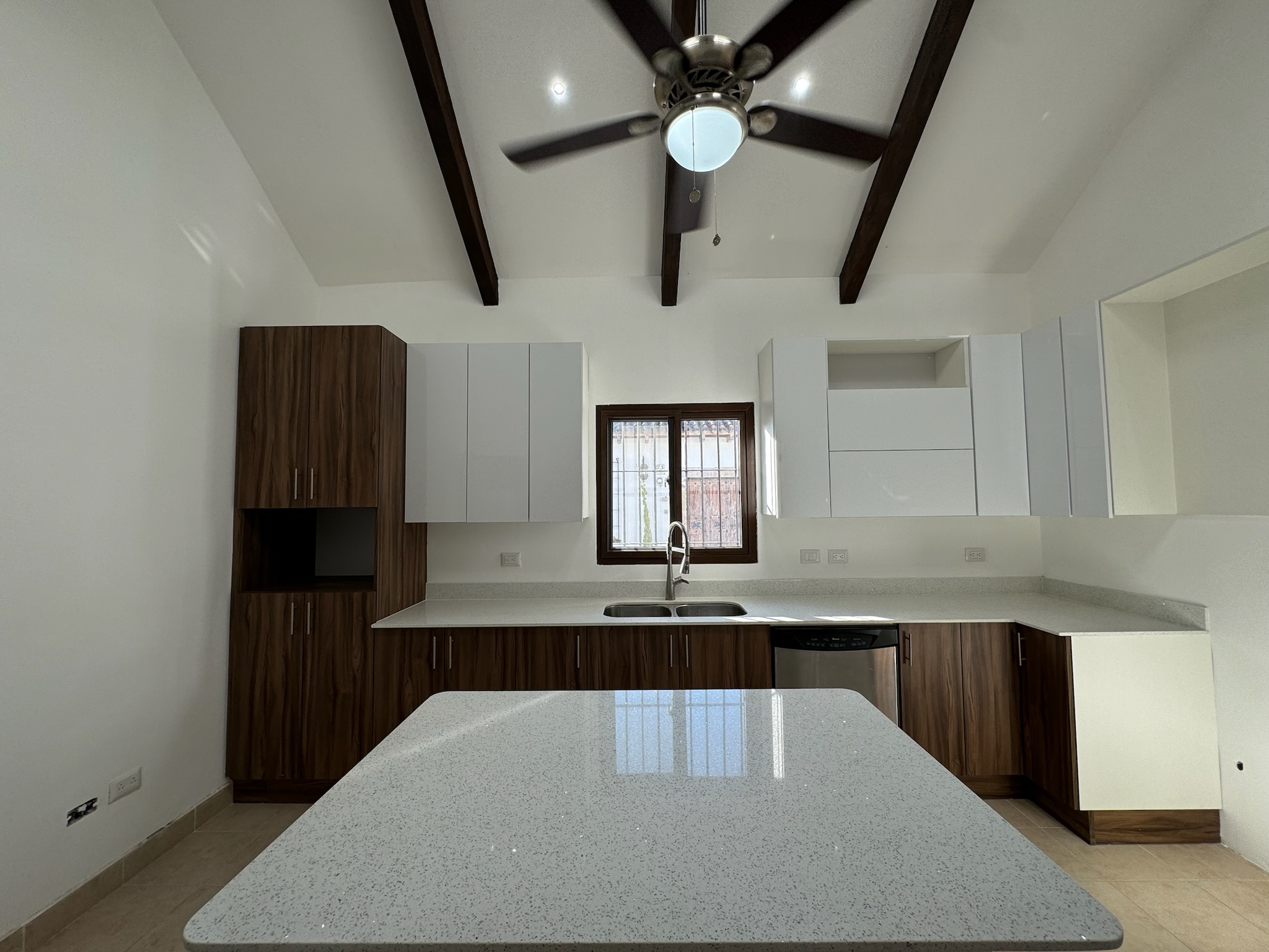 CASA EN VENTA EN ANTIGUA GUATEMALA