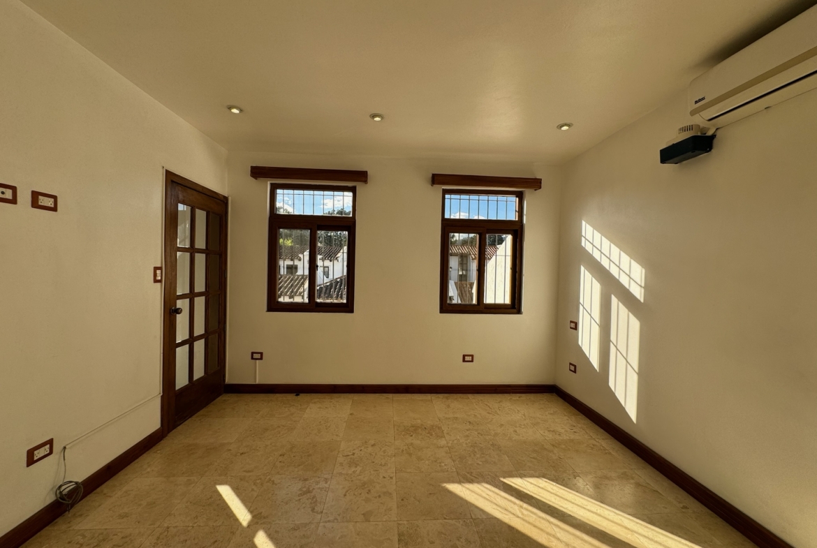 CASA EN VENTA EN ANTIGUA GUATEMALA
