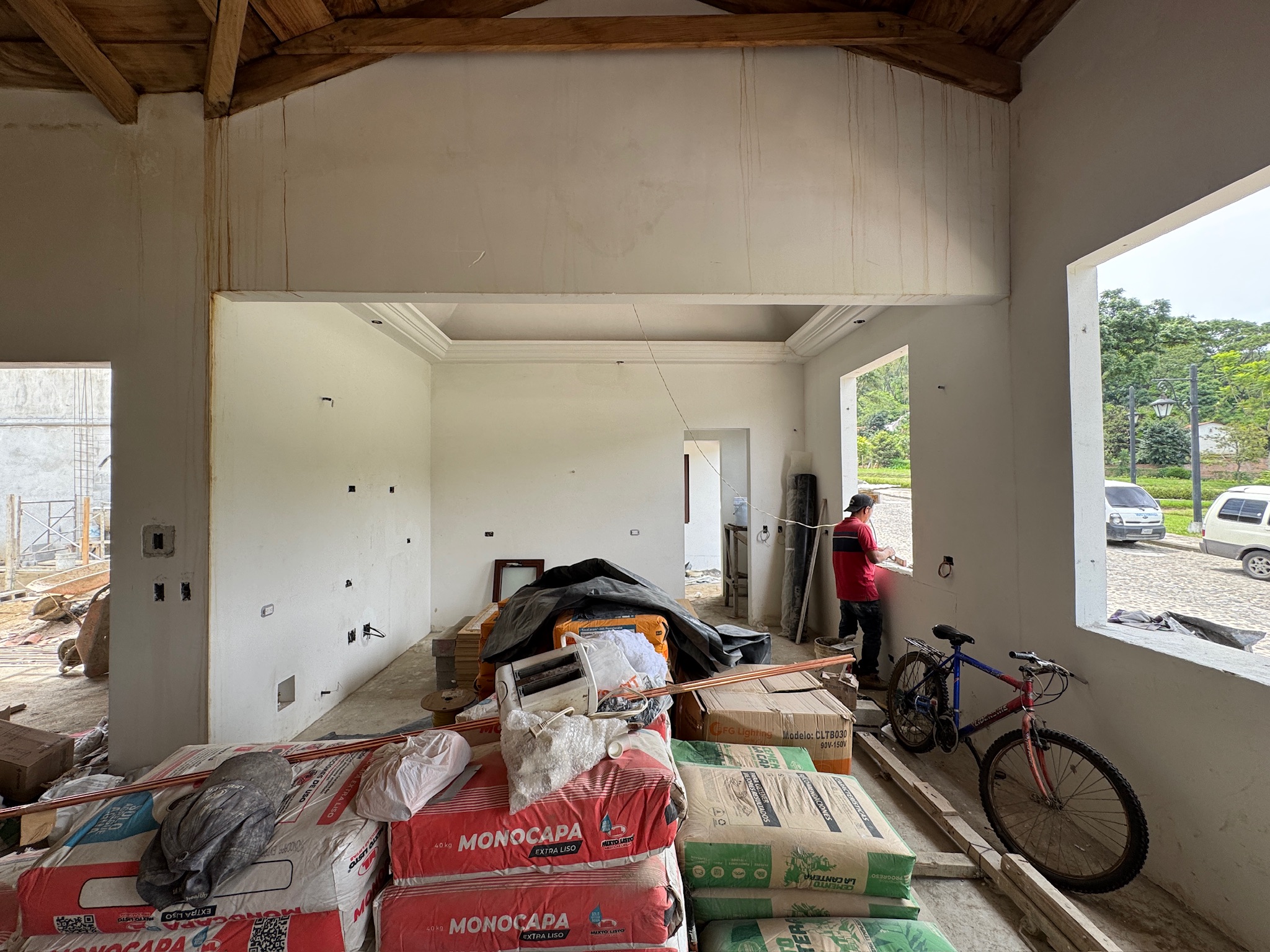 CASA EN CONSTRUCCIÓN EN VENTA EN ANTIGUA GUATEMALA