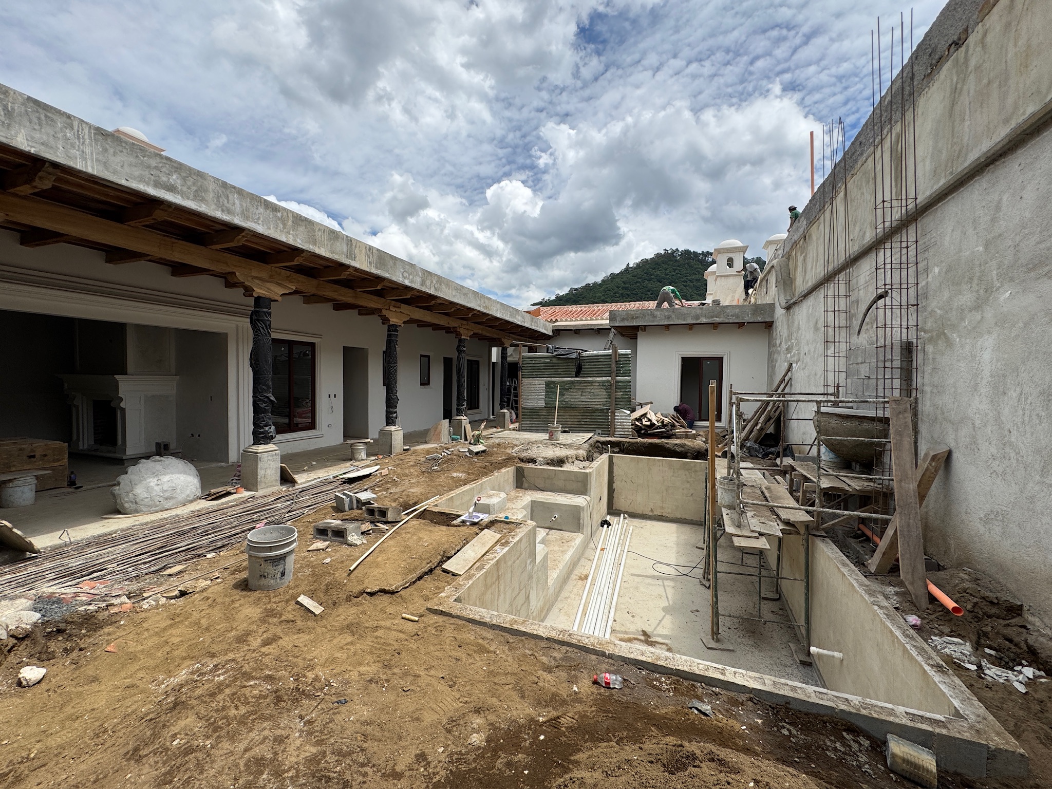CASA EN CONSTRUCCIÓN EN VENTA EN ANTIGUA GUATEMALA