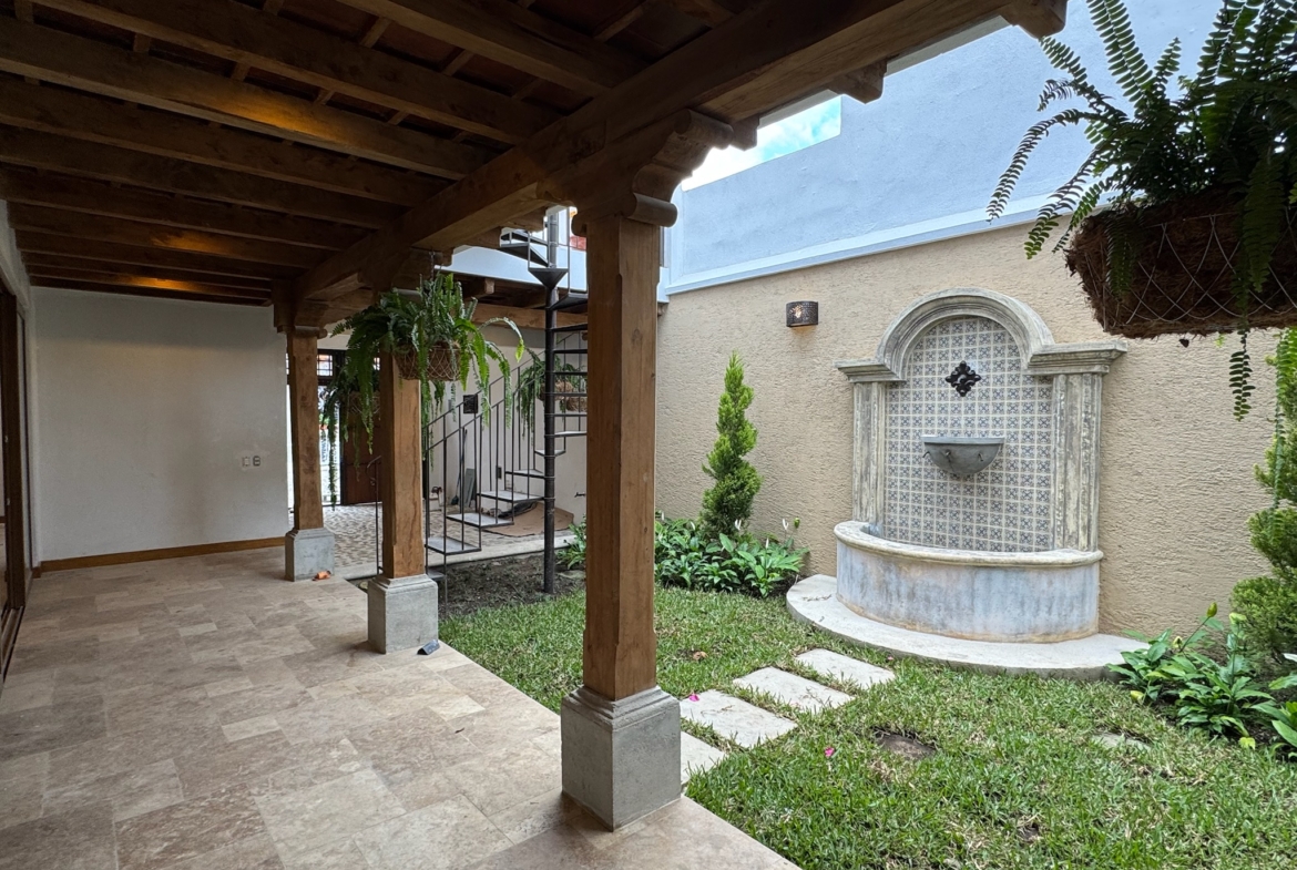 CASA EN VENTA EN ANTIGUA GUATEMALA