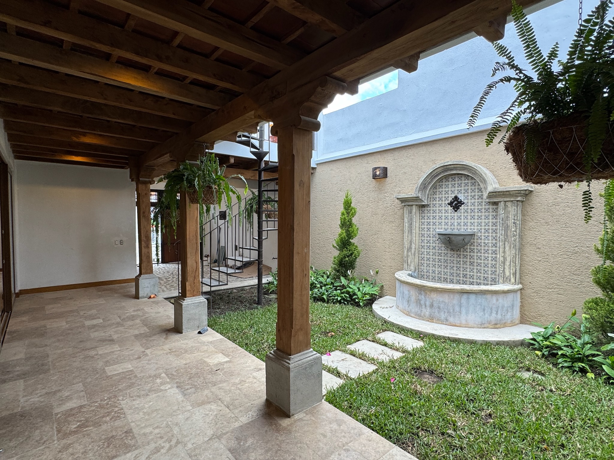 CASA EN VENTA EN ANTIGUA GUATEMALA