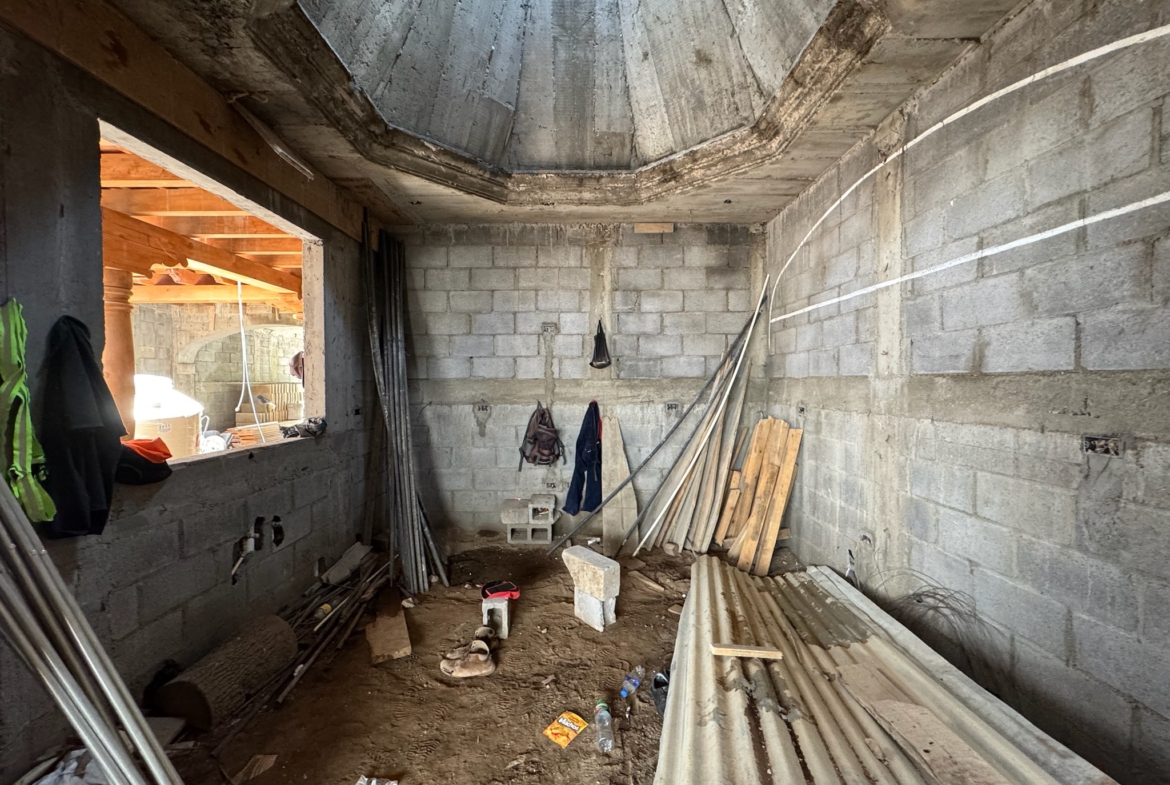 CASA EN CONSTRUCCIÓN EN VENTA EN ANTIGUA GUATEMALA