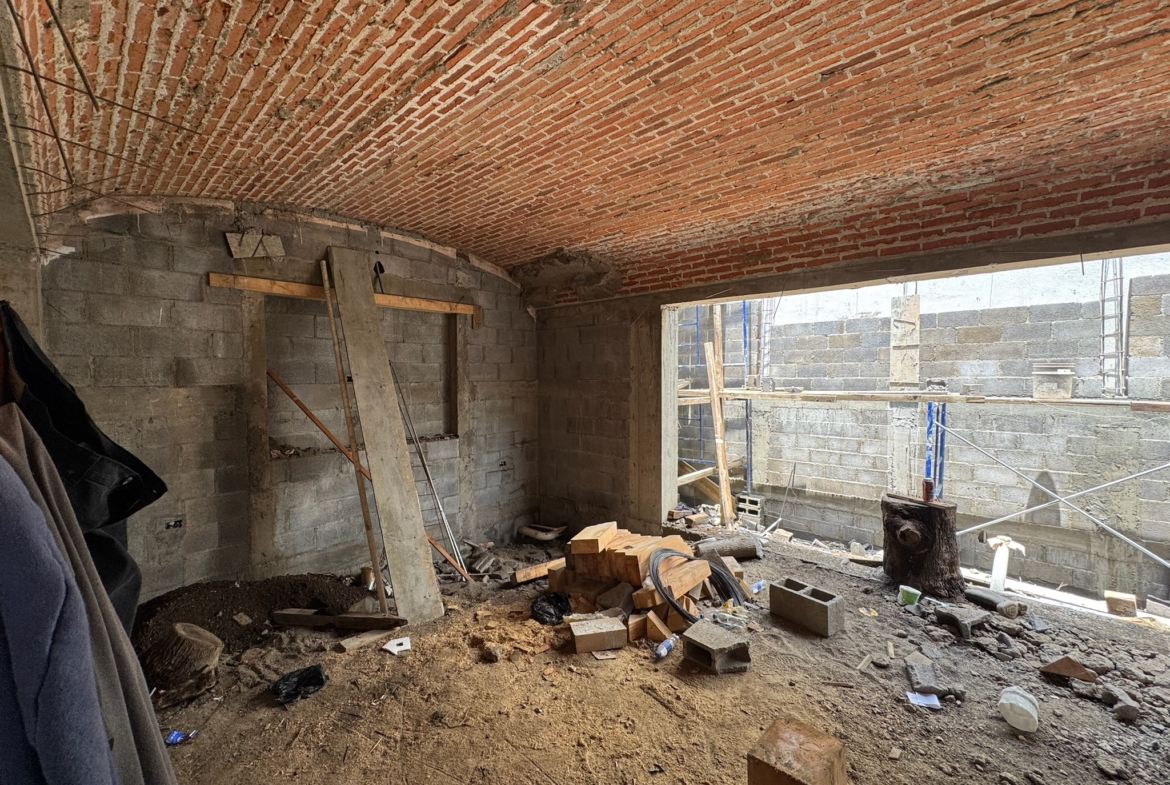 CASA EN CONSTRUCCIÓN EN VENTA EN ANTIGUA GUATEMALA