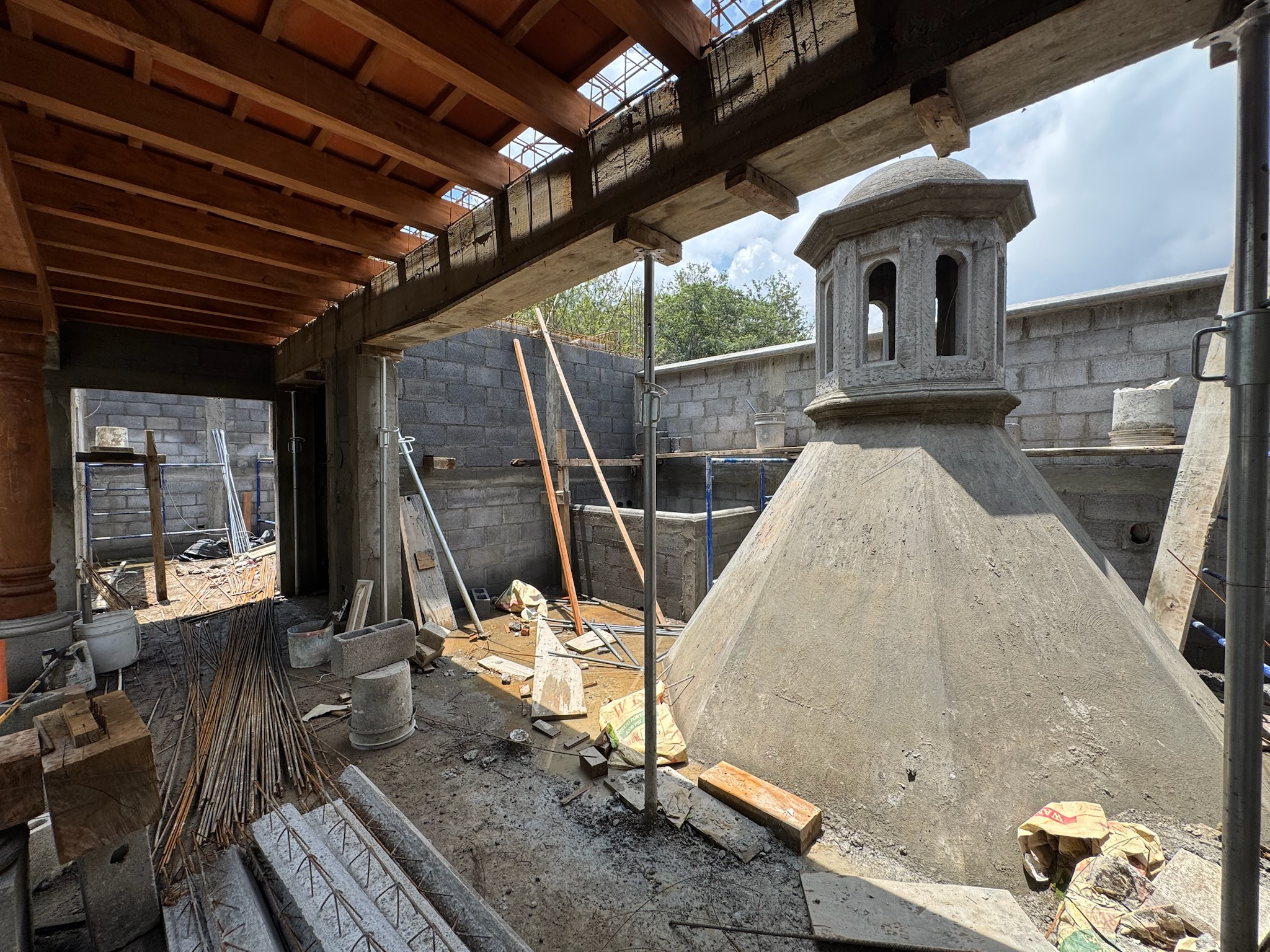 CASA EN CONSTRUCCIÓN EN VENTA EN ANTIGUA GUATEMALA