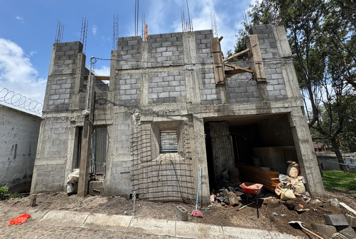 CASA EN CONSTRUCCIÓN EN VENTA EN ANTIGUA GUATEMALA