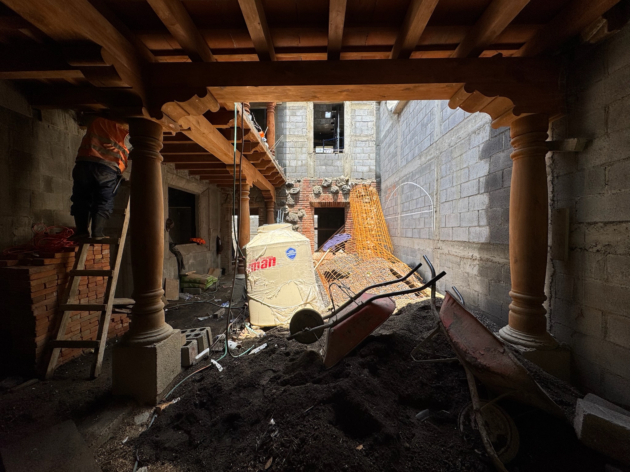 CASA EN CONSTRUCCIÓN EN VENTA EN ANTIGUA GUATEMALA