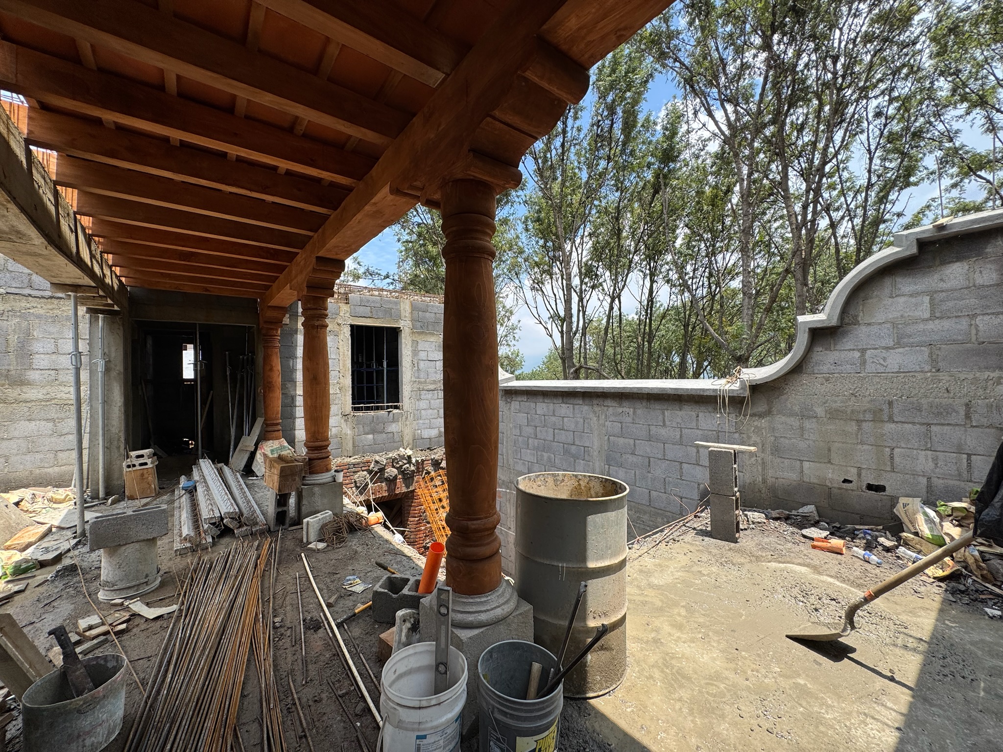 CASA EN CONSTRUCCIÓN EN VENTA EN ANTIGUA GUATEMALA