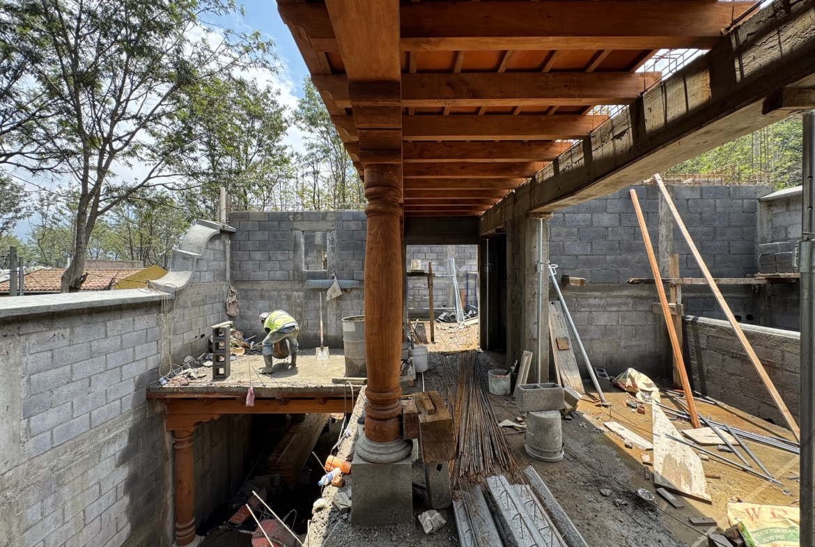 CASA EN CONSTRUCCIÓN EN VENTA EN ANTIGUA GUATEMALA