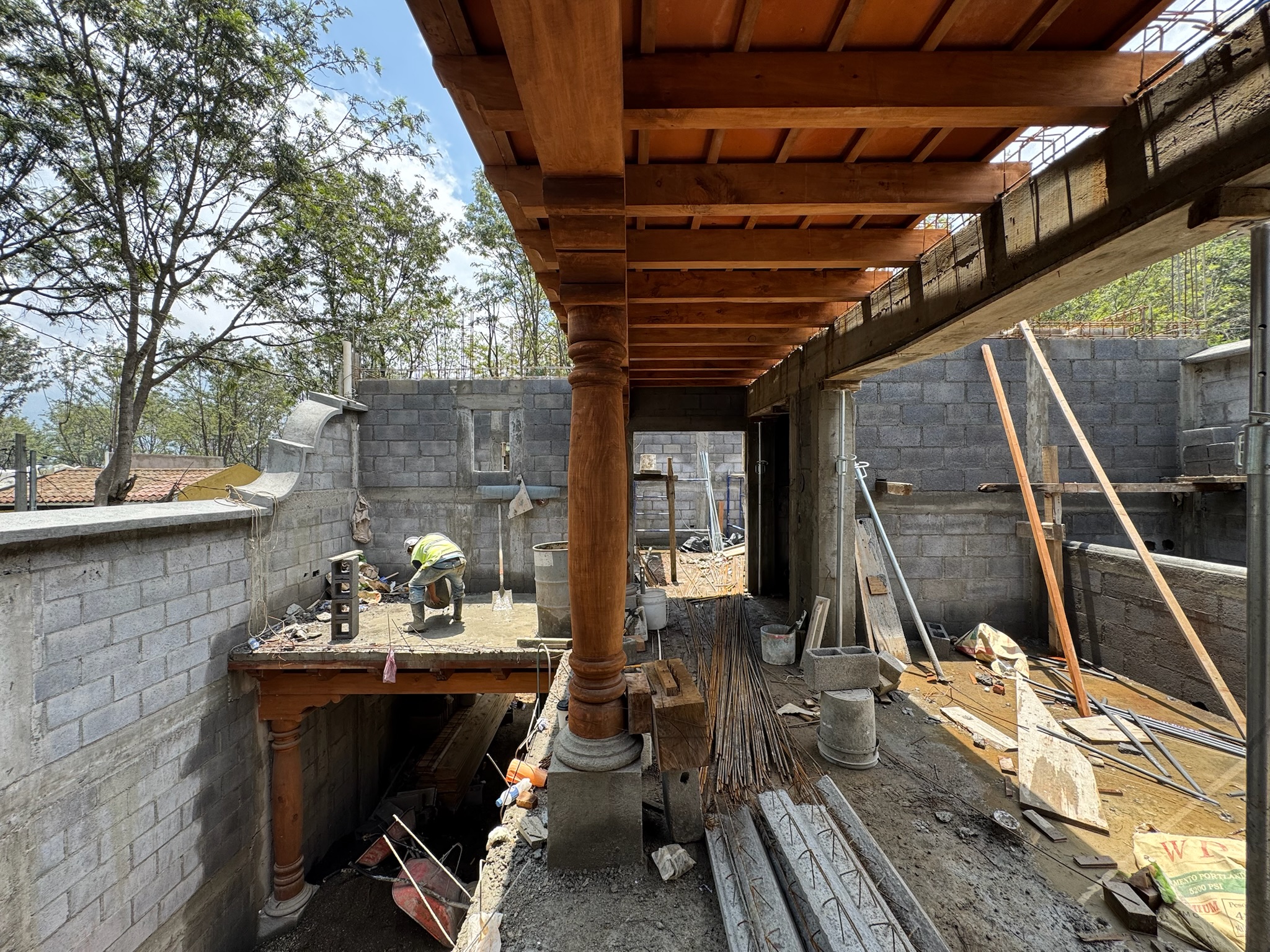 CASA EN CONSTRUCCIÓN EN VENTA EN ANTIGUA GUATEMALA