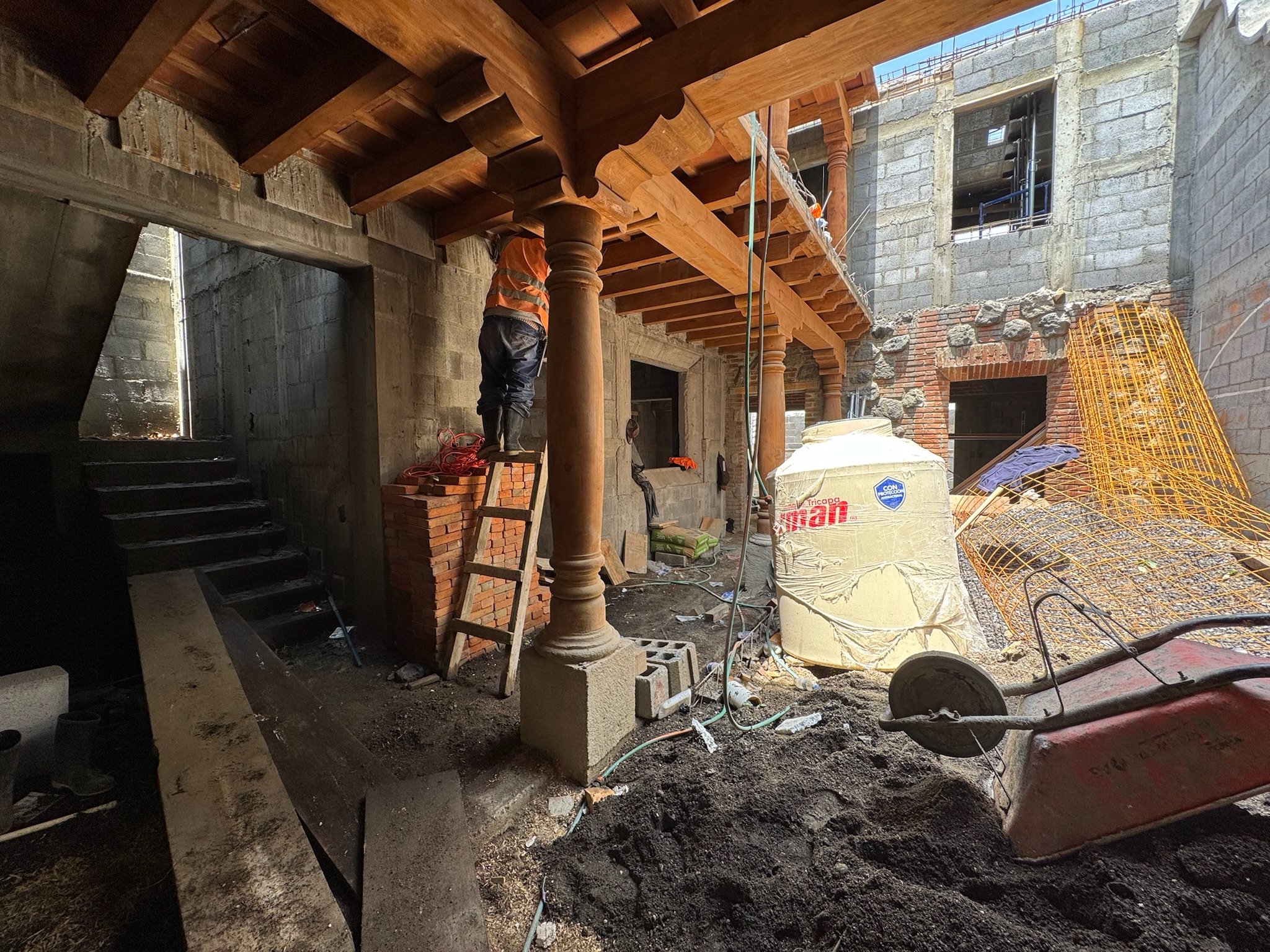 CASA EN CONSTRUCCIÓN EN VENTA EN ANTIGUA GUATEMALA