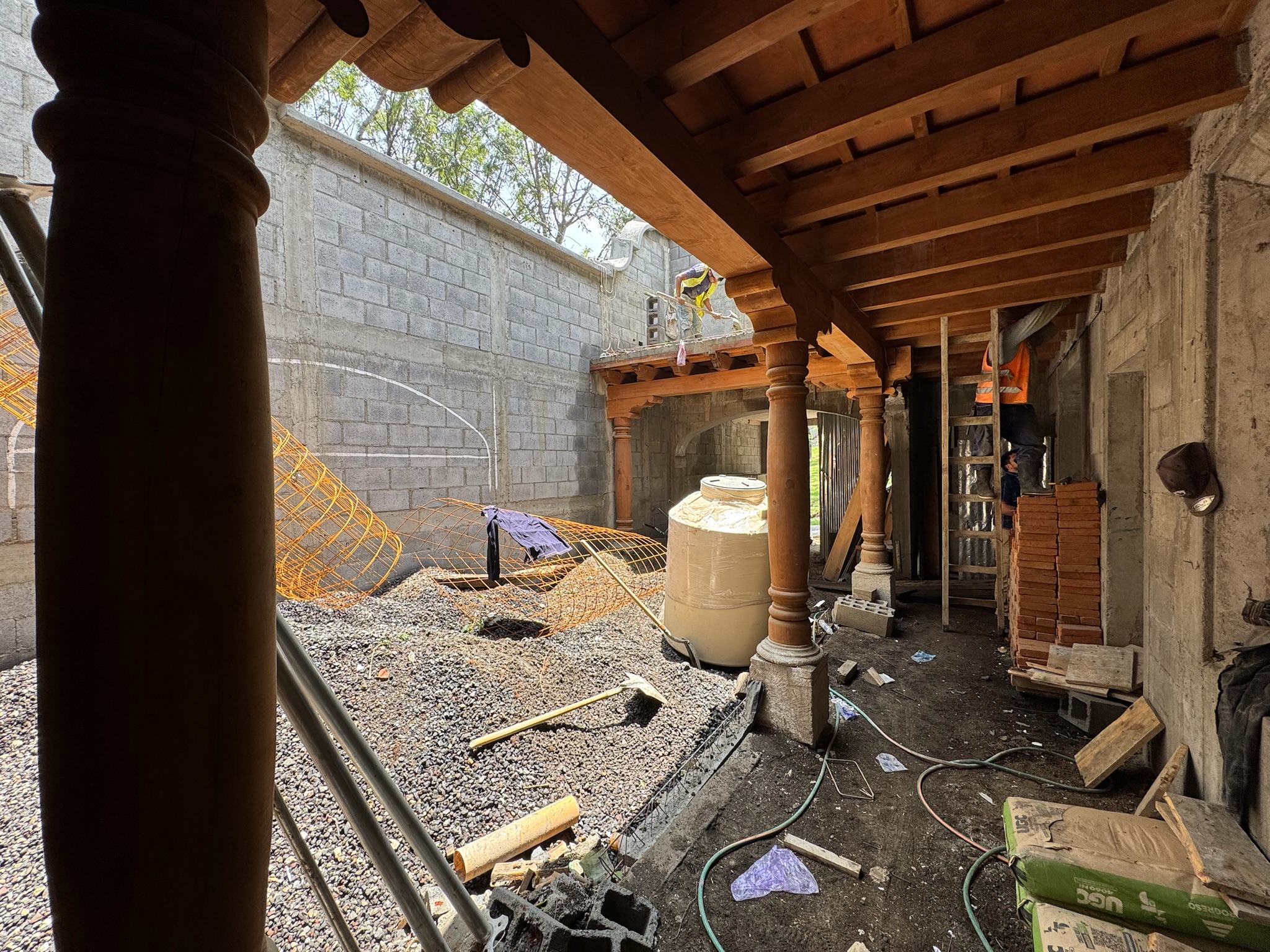 CASA EN CONSTRUCCIÓN EN VENTA EN ANTIGUA GUATEMALA