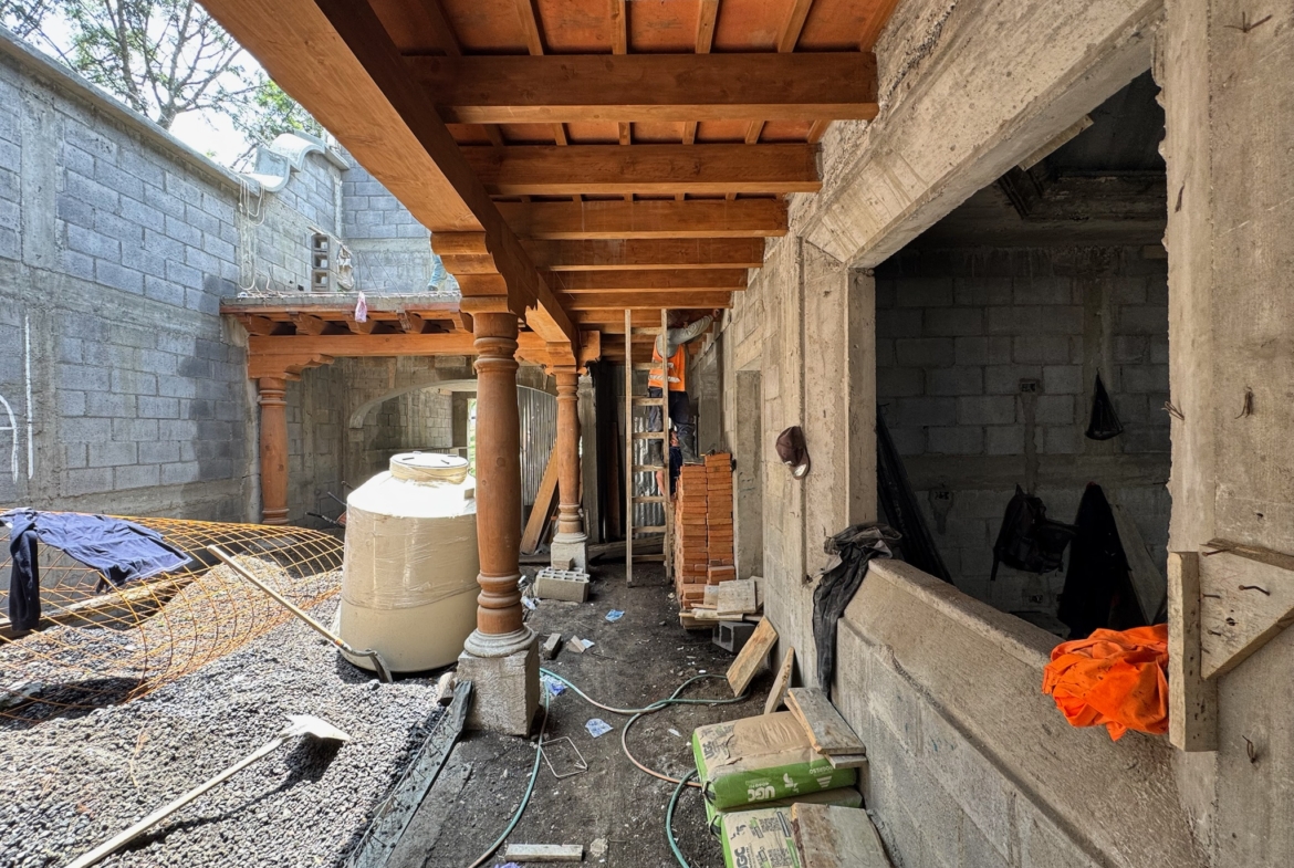 CASA EN CONSTRUCCIÓN EN VENTA EN ANTIGUA GUATEMALA