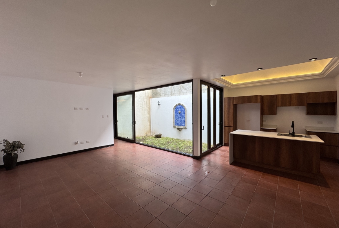 CASA EN VENTA EN ANTIGUA GUATEMALA