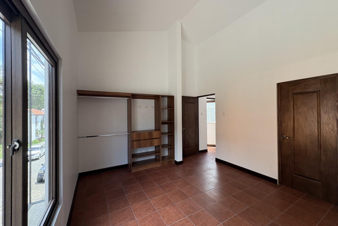CASA EN VENTA EN ANTIGUA GUATEMALA