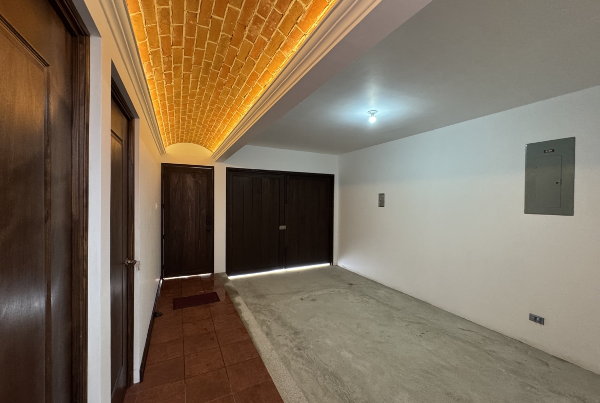 CASA EN VENTA EN ANTIGUA GUATEMALA