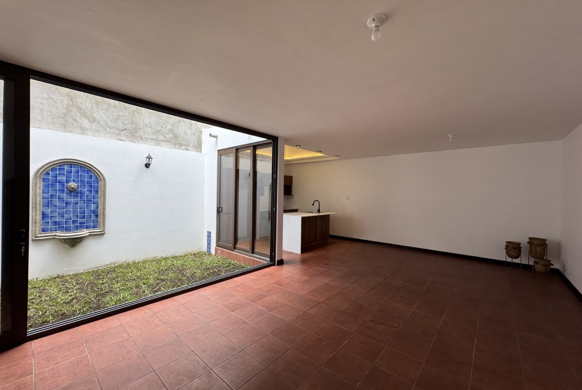 CASA EN VENTA EN ANTIGUA GUATEMALA