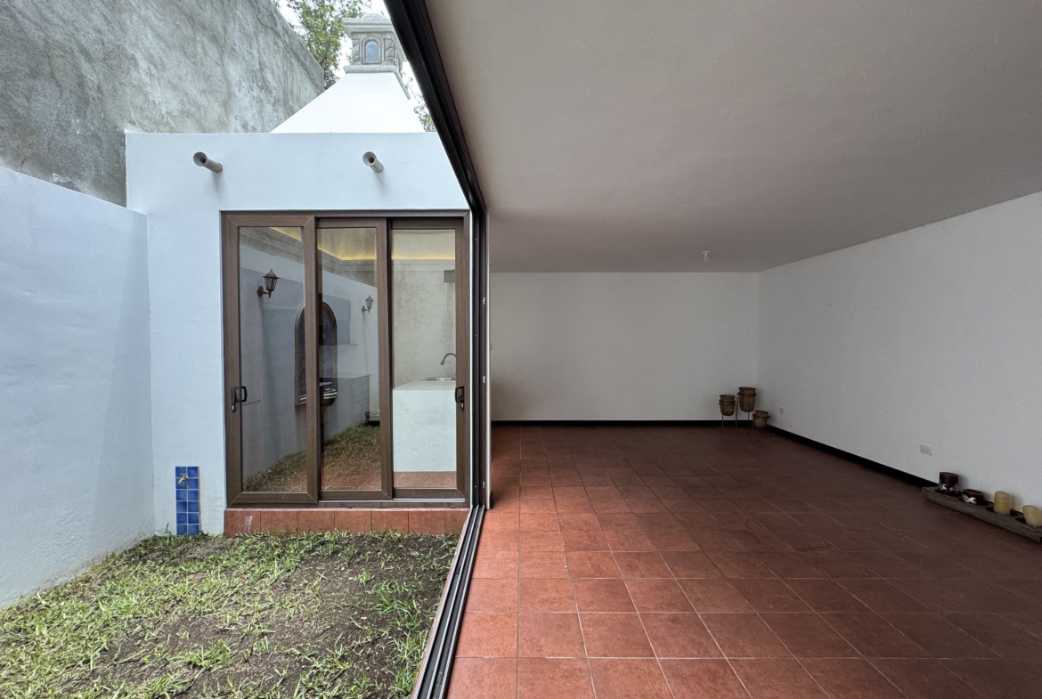 CASA EN VENTA EN ANTIGUA GUATEMALA