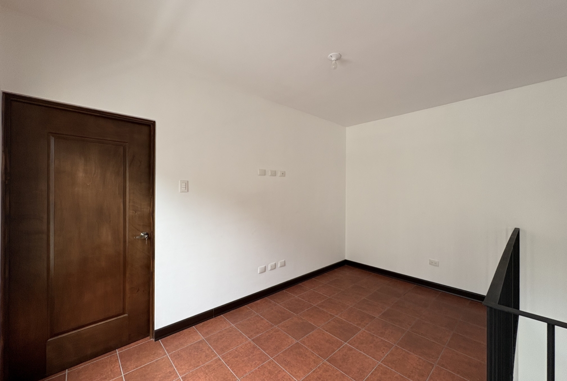 CASA EN VENTA EN ANTIGUA GUATEMALA