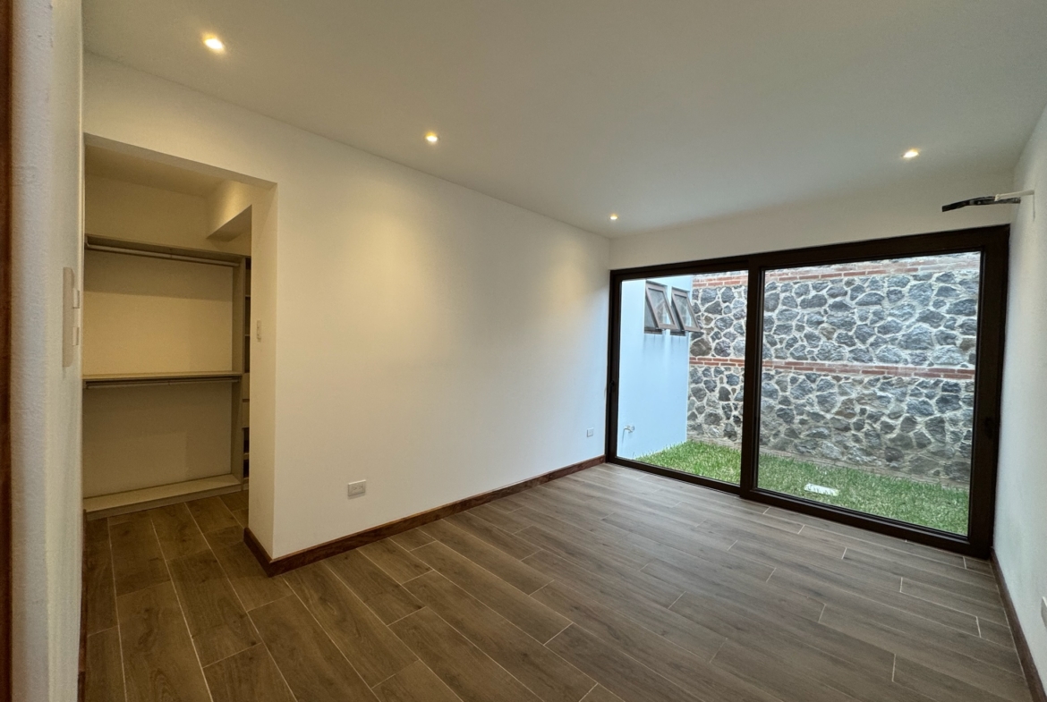 CASA EN VENTA EN ANTIGUA GUATEMALA