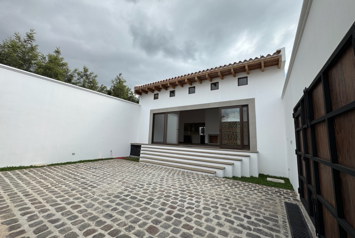 CASA EN VENTA EN ANTIGUA GUATEMALA