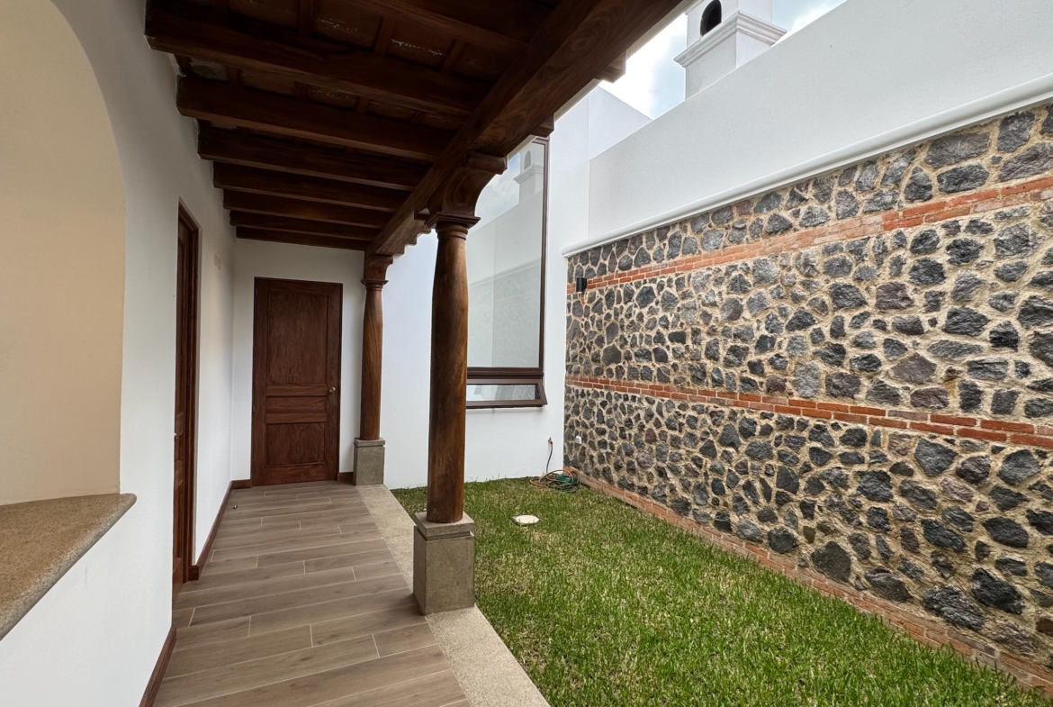 CASA EN VENTA EN ANTIGUA GUATEMALA