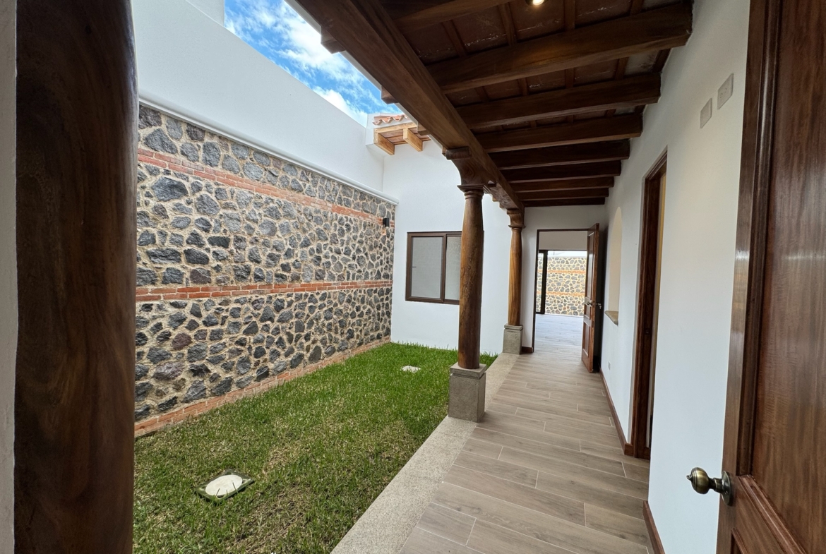 CASA EN VENTA EN ANTIGUA GUATEMALA