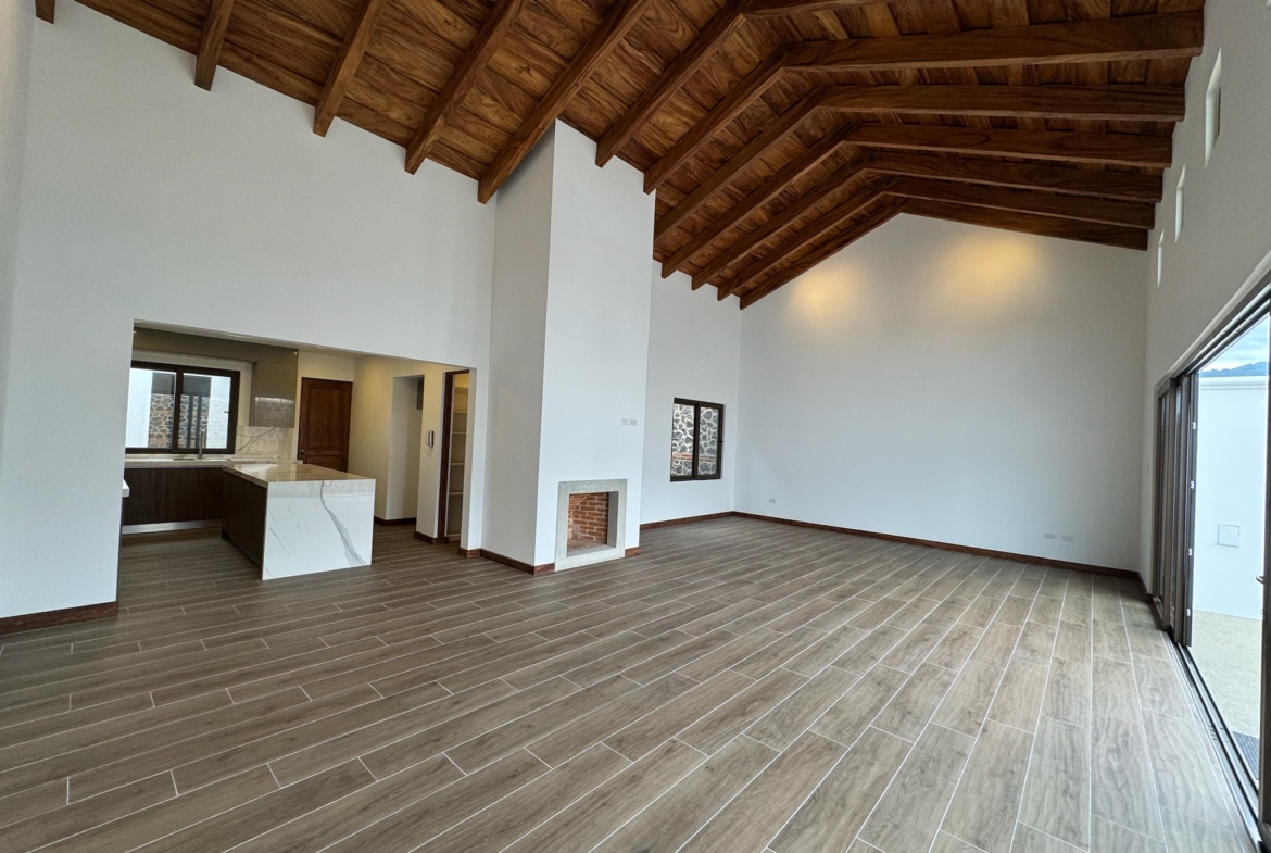 CASA EN VENTA EN ANTIGUA GUATEMALA
