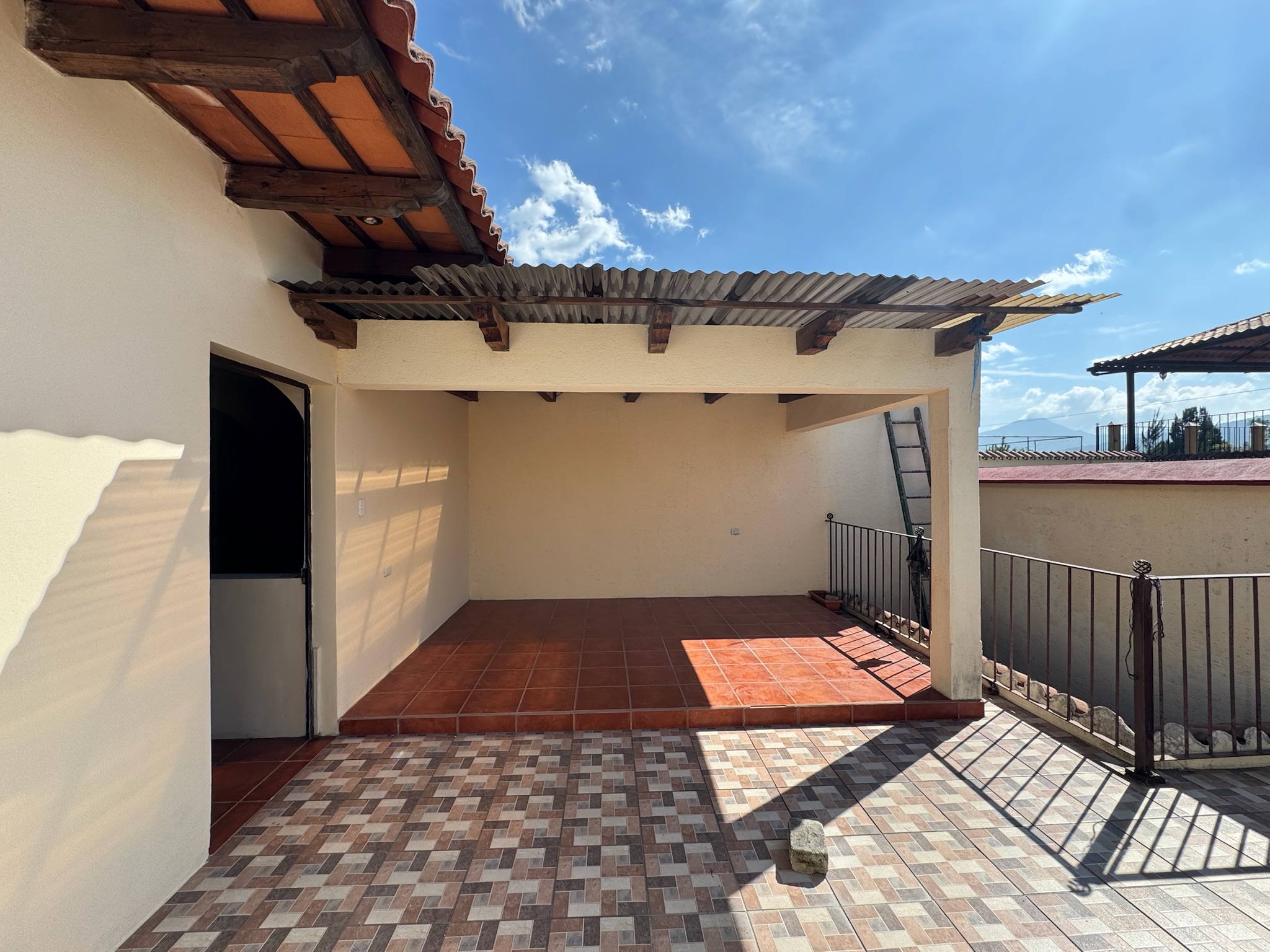 CASA EN VENTA EN ANTIGUA GUATEMALA