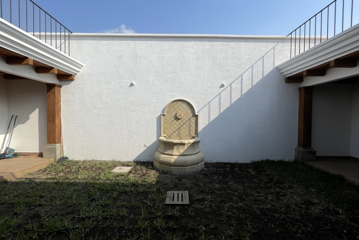 CASA EN VENTA EN ANTIGUA GUATEMALA