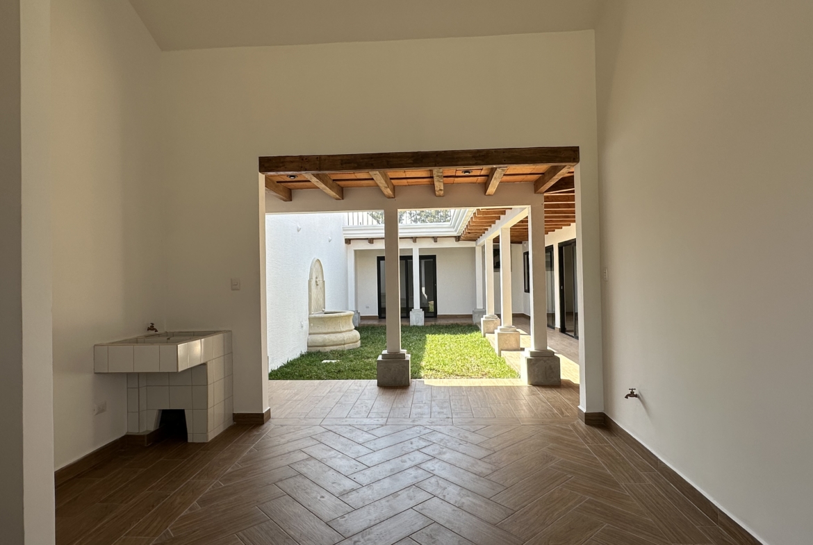 CASA EN VENTA EN ANTIGUA GUATEMALA