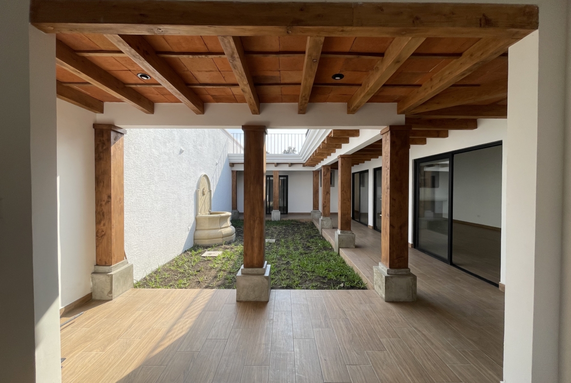 CASA EN VENTA EN ANTIGUA GUATEMALA