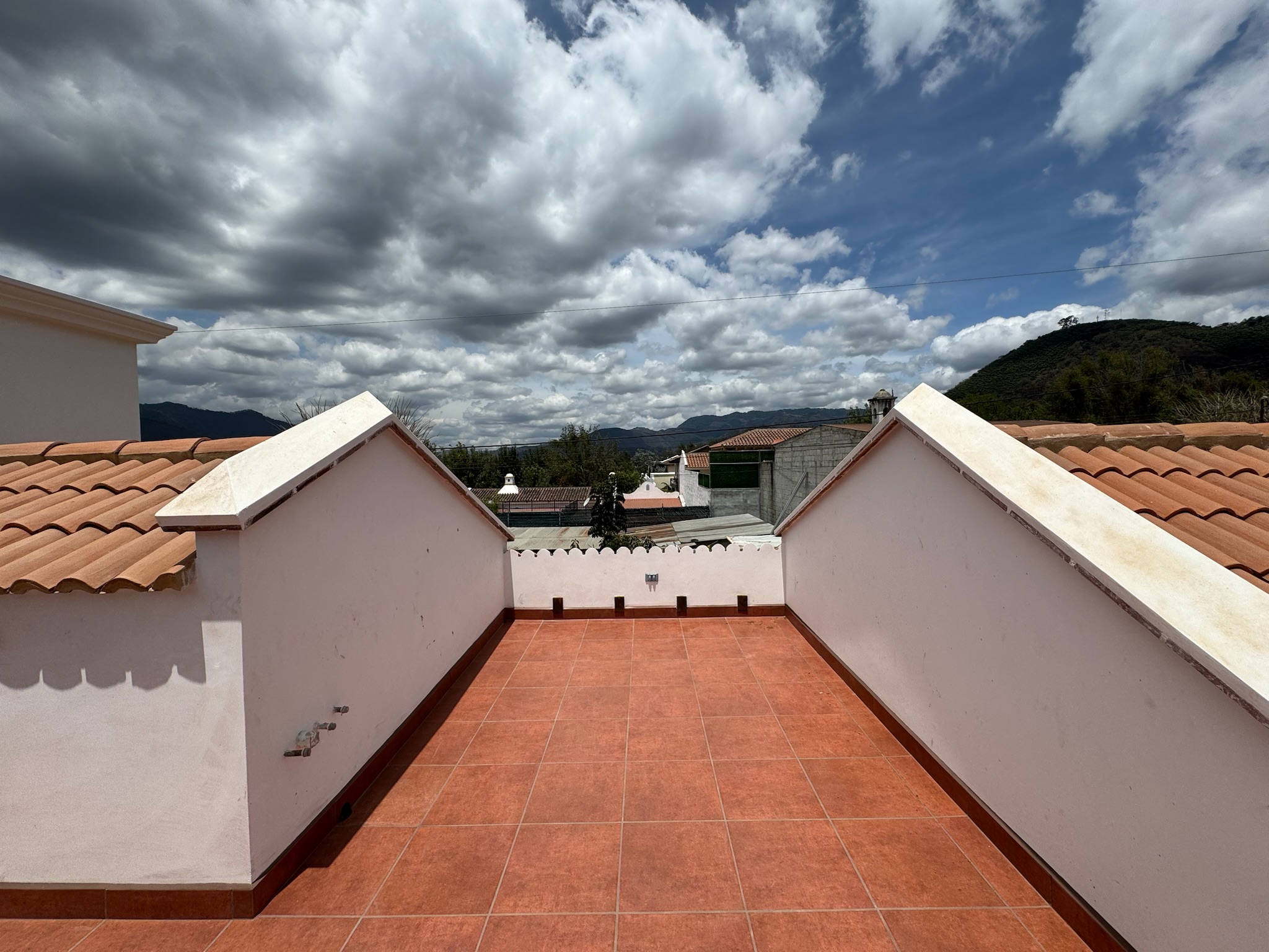 CASA EN VENTA EN ANTIGUA GUATEMALA