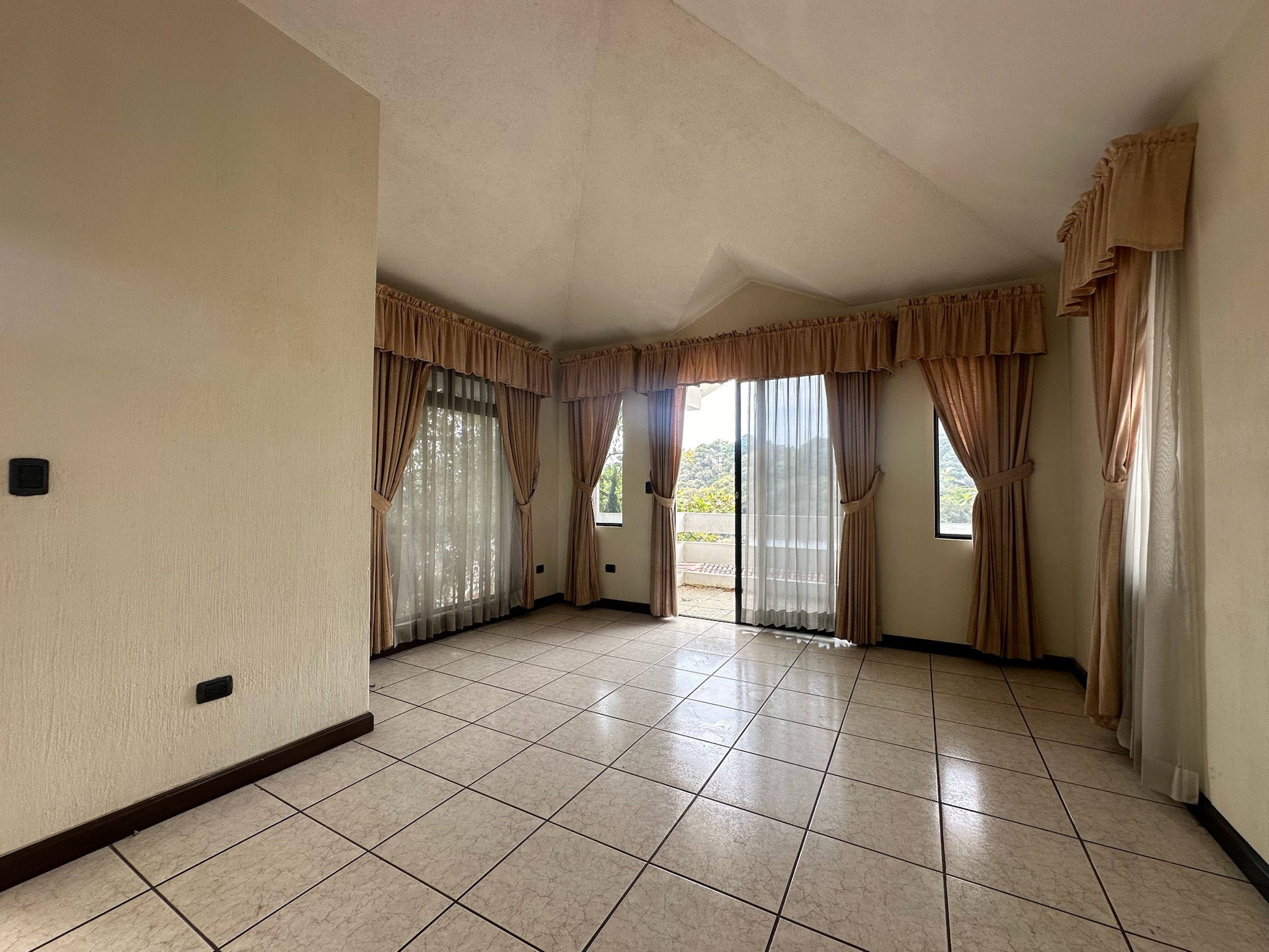 CASA EN VENTA EN CIUDAD DE GUATEMALA