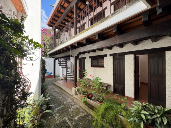 CASA EN VENTA EN ANTIGUA GUATEMALA