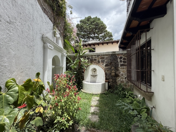 CASA AMUEBLADA EN ALQUILER EN ANTIGUA GUATEMALA