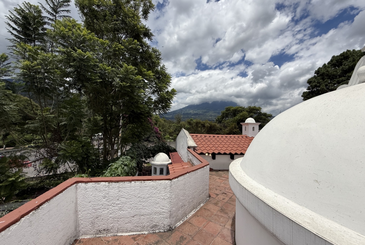 CASA AMUEBLADA EN ALQUILER EN ANTIGUA GUATEMALA