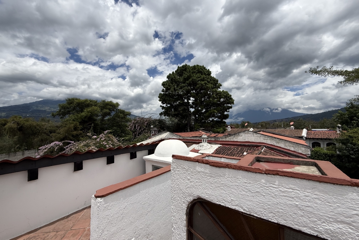CASA AMUEBLADA EN ALQUILER EN ANTIGUA GUATEMALA