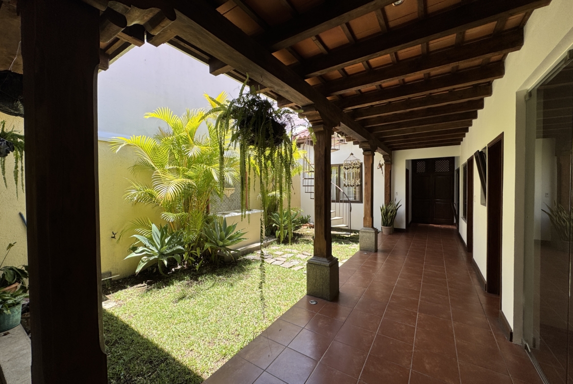 CASA EN ALQUILER AMUEBLADA EN ANTIGUA GUATEMALA