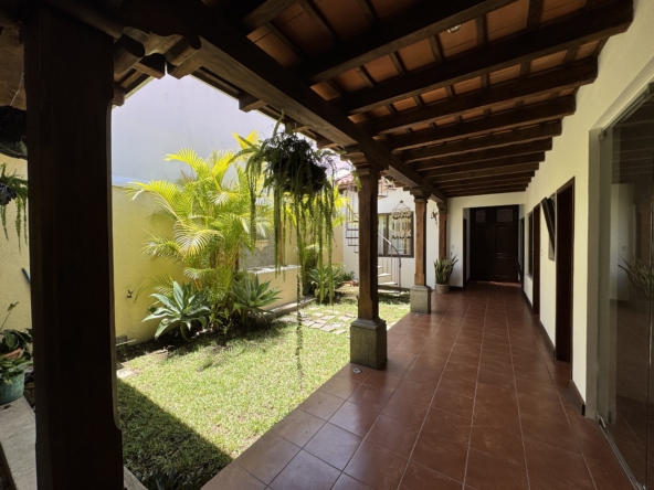 CASA EN ALQUILER AMUEBLADA EN ANTIGUA GUATEMALA