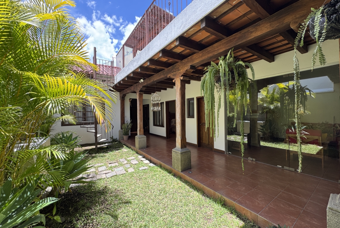 CASA EN ALQUILER AMUEBLADA EN ANTIGUA GUATEMALA