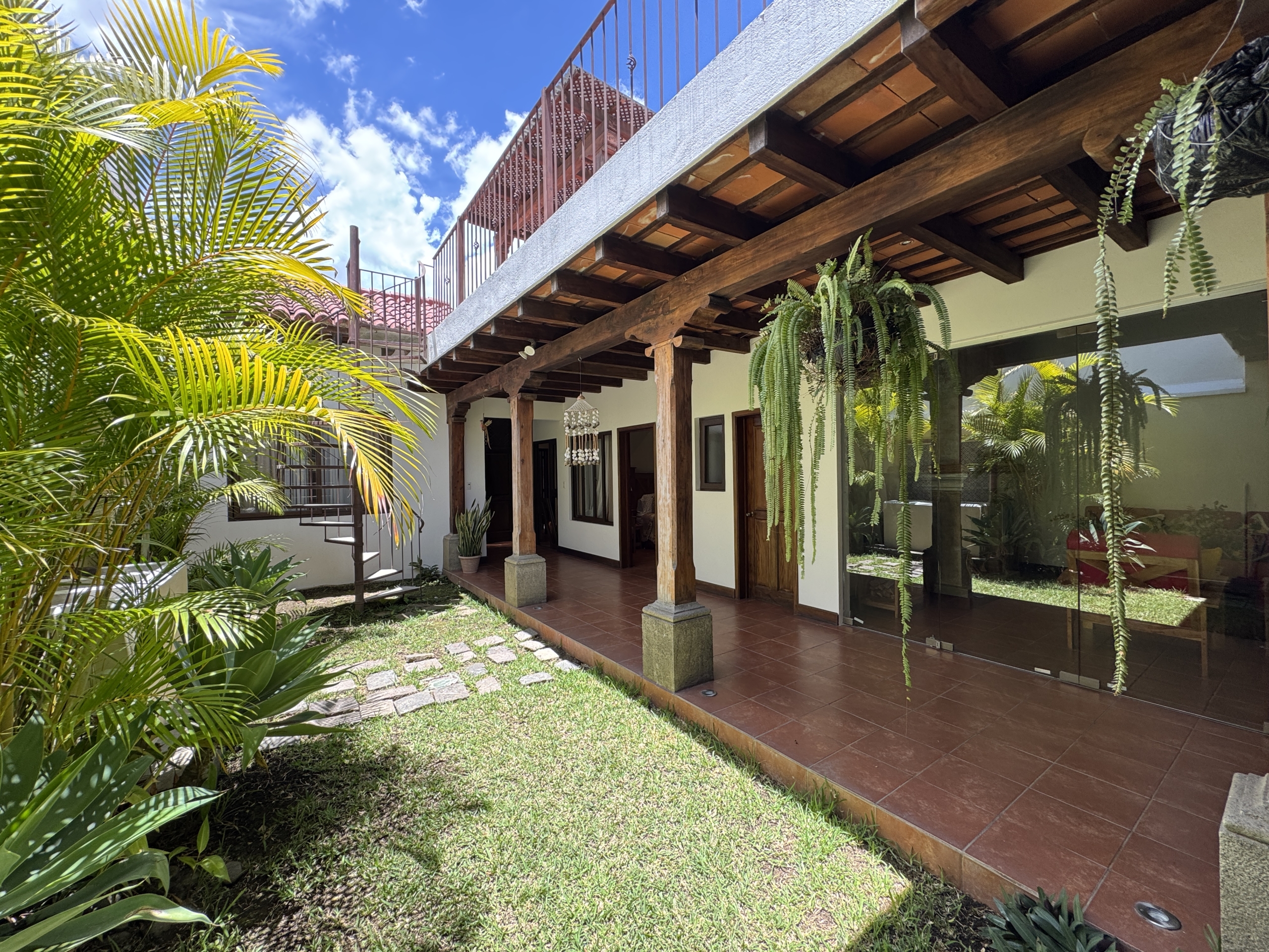 CASA EN ALQUILER AMUEBLADA EN ANTIGUA GUATEMALA