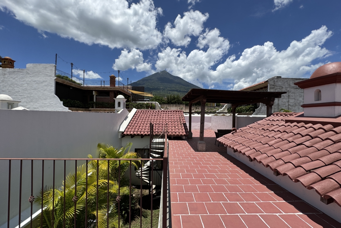 CASA EN ALQUILER AMUEBLADA EN ANTIGUA GUATEMALA