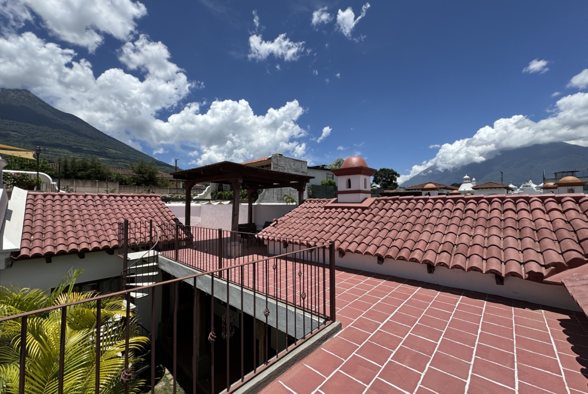 CASA EN ALQUILER AMUEBLADA EN ANTIGUA GUATEMALA