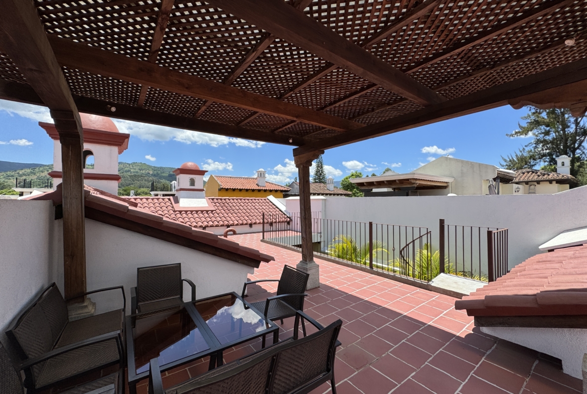 CASA EN ALQUILER AMUEBLADA EN ANTIGUA GUATEMALA